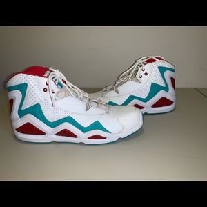 NWOT reebok men’s shoes